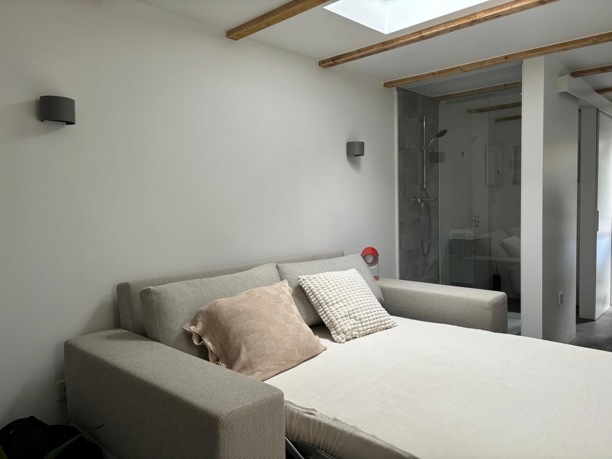 Modernes Mit En-suite Bad & Bester Anbindung Homestay Dusseldorf